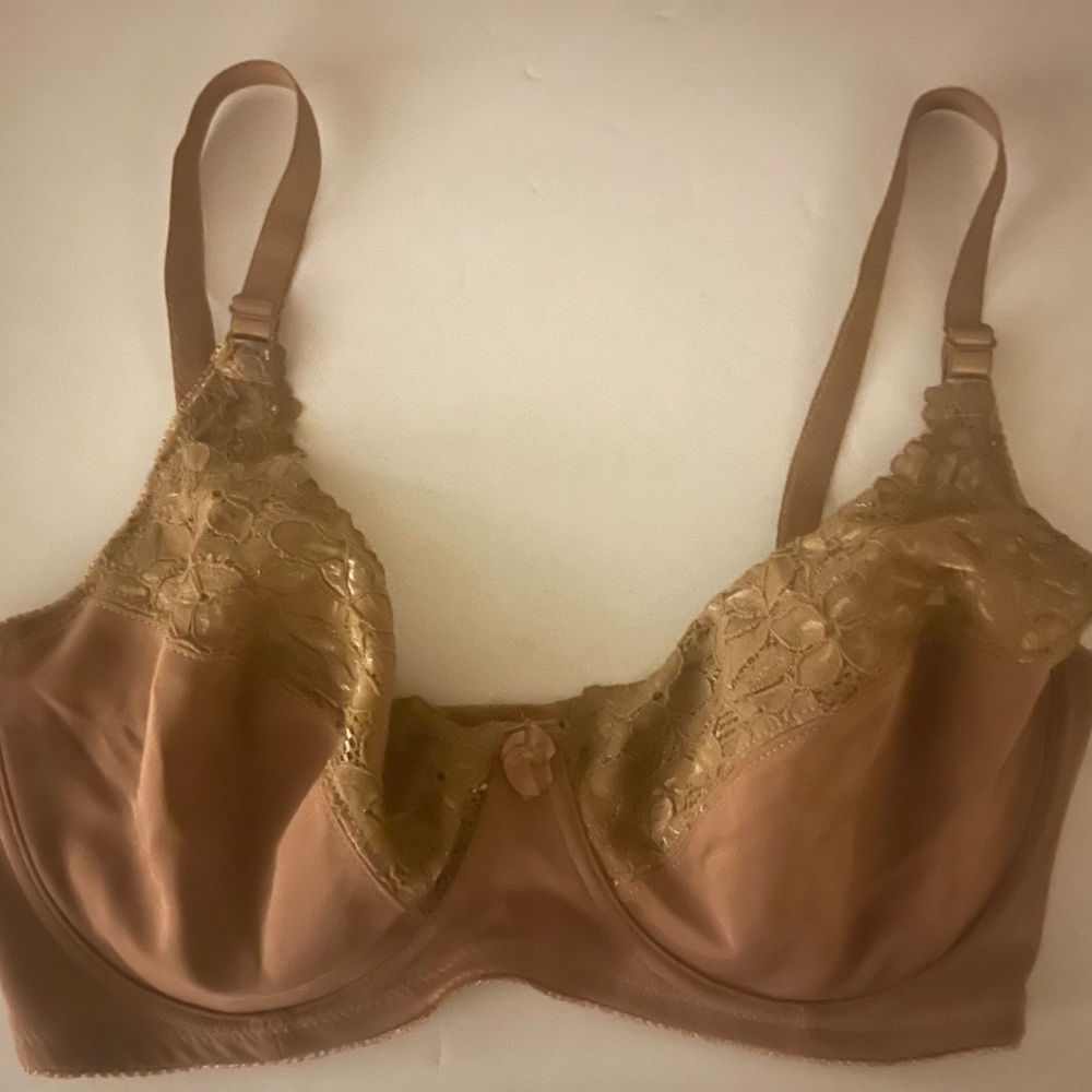 Women’s Delta Burke bra. Color tan/brown.